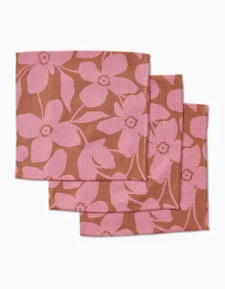 GEOMETRY Big Fuchsia Flowers Luxe Washcloth Set