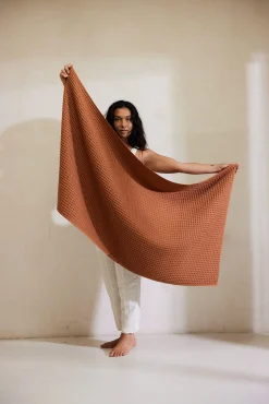 GEOMETRY Clay Waffle Bath Towel