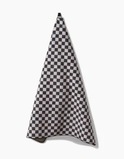 GEOMETRY Cool Pup Plush Towel