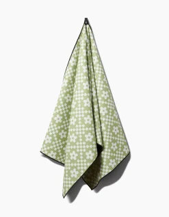 GEOMETRY Floral Check Yoga Towel