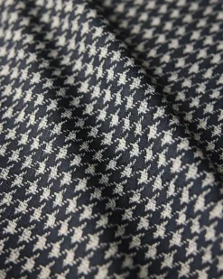 GEOMETRY Houndstooth Black Tablecloth