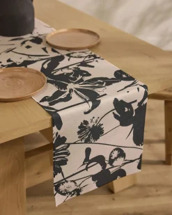 GEOMETRY Inverted Floral Table Runner