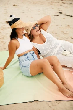 GEOMETRY Mint Checker Beach Blanket