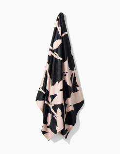 GEOMETRY Pam Butter Blanket