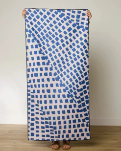 GEOMETRY Shelly Back Beach Towel