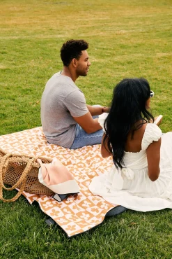 GEOMETRY Summer Flowers Beach Blanket