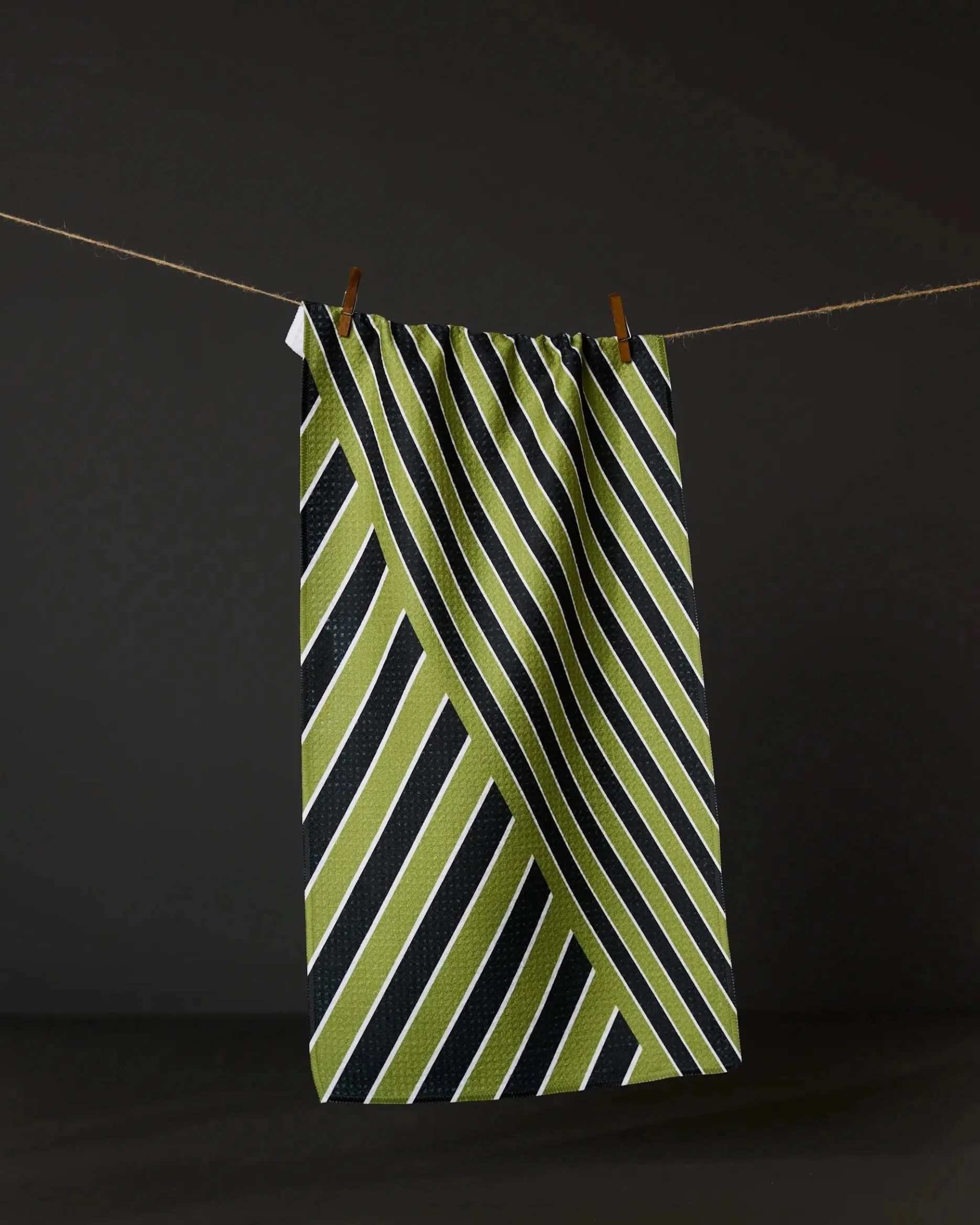 GEOMETRY Tricky Lines Bar Towel