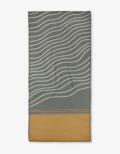 GEOMETRY Wavey Beach Beach Towel