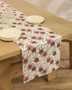 GEOMETRY Wild Dahlia Table Runner